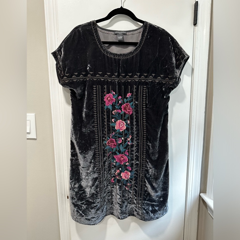 Chelsea & Theodore Dress Sz S  0046